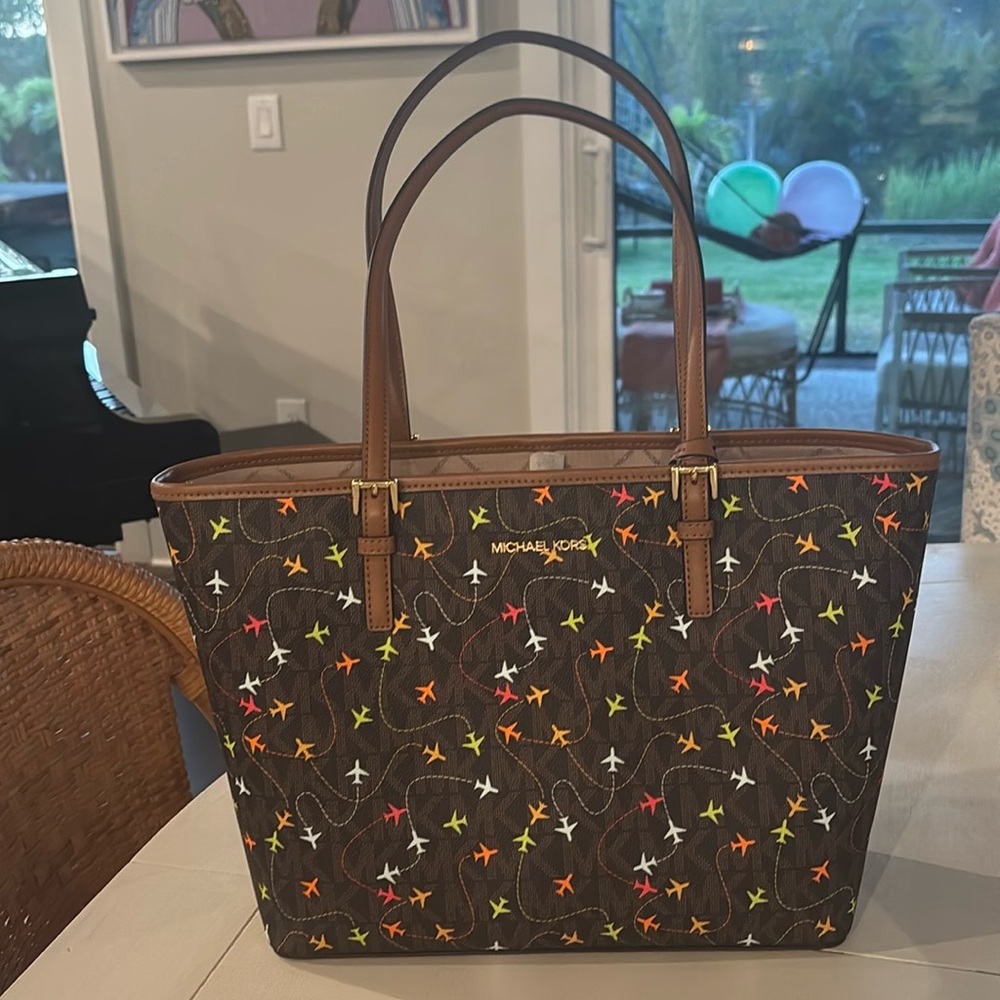 New EXTREMELY RARE Michael Kors Jet Set Carryall Tote feat Airplane Print